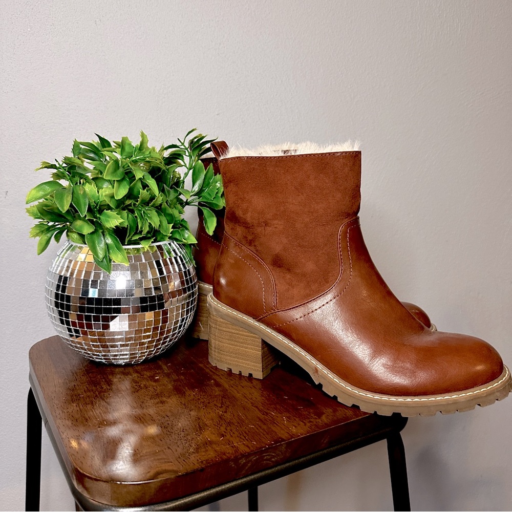 🎉HOST PICK🎉 Tan/Brown Faux Suede & Leather Heeled Boots